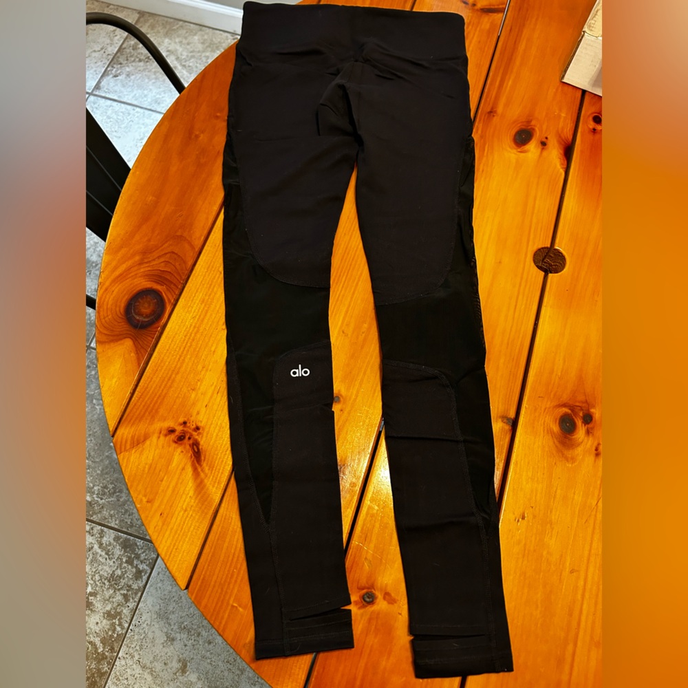 Women’s Alo yoga leggings with stirrups
